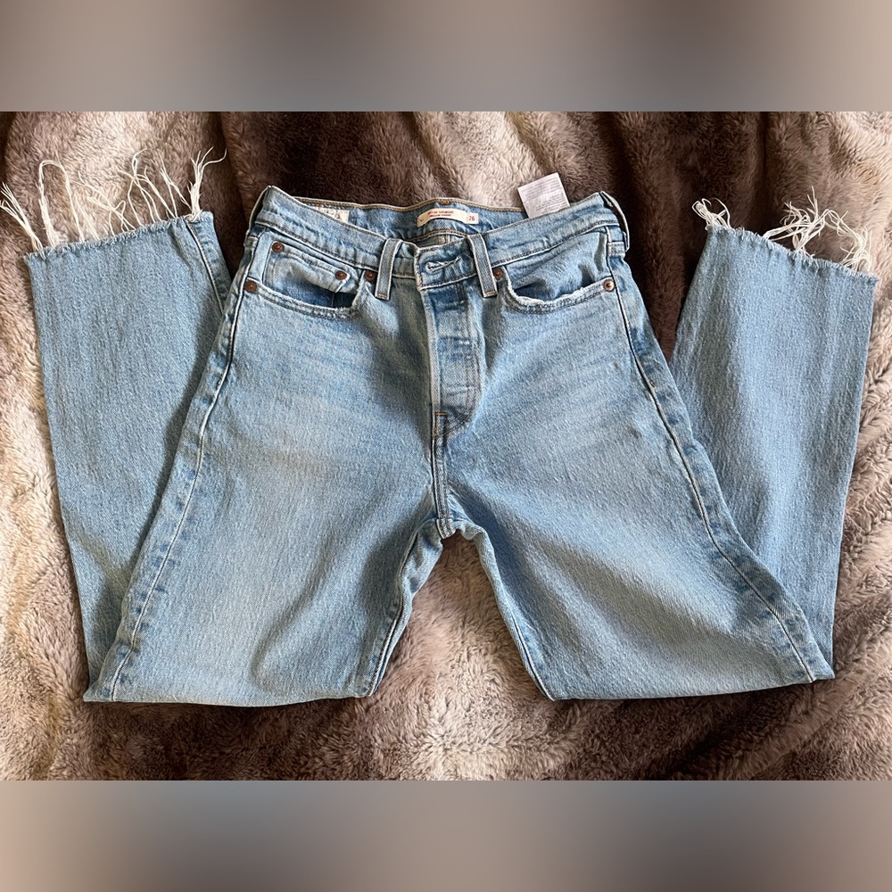 Wedgie Straight Levi’s - Picture 2 of 2